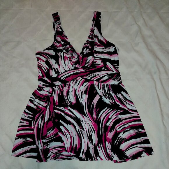 Beach Belle NWOT Size 16 one-piece skirted ladies swimsuit - Picture 1 of 4